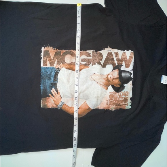 TIM MCGRAW CONCERT TEE 🤍 - Picture 2 of 5